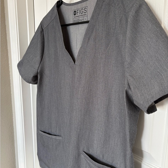 Figs Scrub Set - Heather GrayTechnical V-Neck Top with Pants - Picture 5 of 12